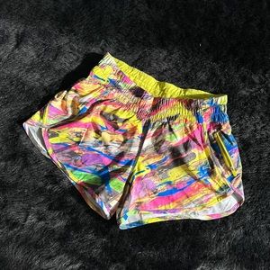 lululemon tracker low-rise lined short 4/Size：8/ 68-35